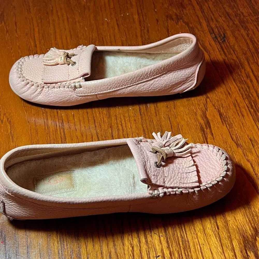 UGG pink pebbled leather size 7 loafers